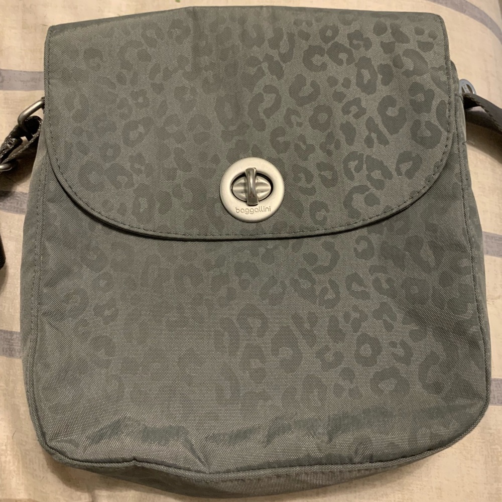 Baggalini grey leopard crossbody